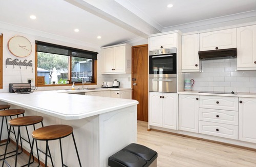 Tea Gardens House | Tea Garden Waterfront Bliss