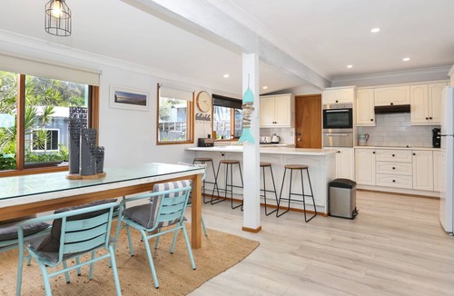 Tea Gardens House | Tea Garden Waterfront Bliss