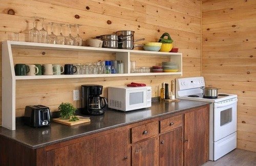 Algoma District Cabin | Tea House Cottage – Phillips Bay Resort