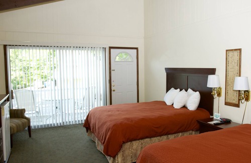 Lake George Hotel | Tea Island Resort