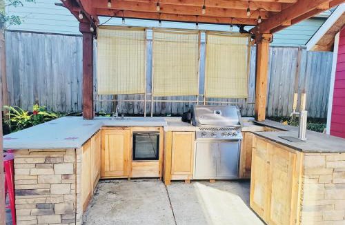 Albany House | Teak and Jordan Estates- Sleeps 24!