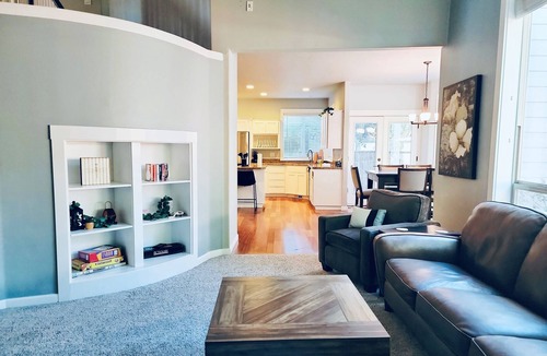 Albany House | Teak and Jordan Estates- Sleeps 28!