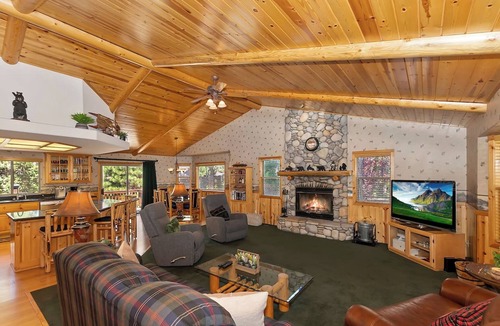 Eagle Mountain Estates Cabin | Teakwood Cozy Wood Cabin with Fireplace
