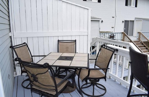 Deep Hole House | Teal Away- Amazing Views, Kayaks, Shared Pier