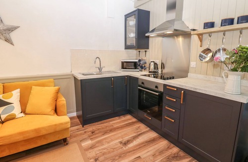 Middleham House | TEAL COTTAGE, pet friendly in Middleham