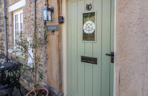 Middleham House | TEAL COTTAGE, pet friendly in Middleham
