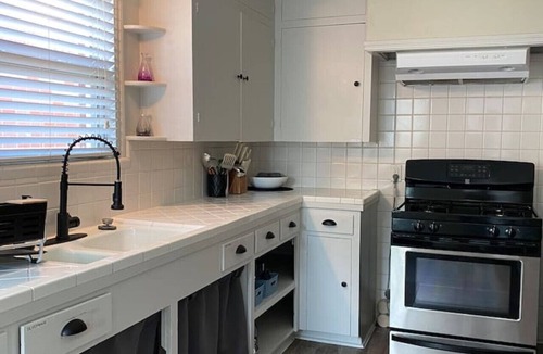 South Central Houston House | Teal Door Rice Village Retreat World Cup dates open
