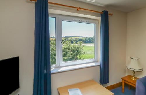 Kingsteignton Apartment | Teal