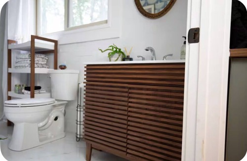 Alton Apartment | Teal Getaway in charming Alton