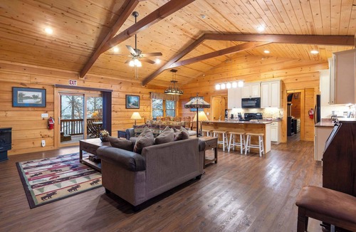 Kirbyville Cabin | Teal’s Treasure – Secluded Lakeside Cabin for 8!