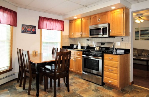 Oneonta House | Team Elm (Entire Property)