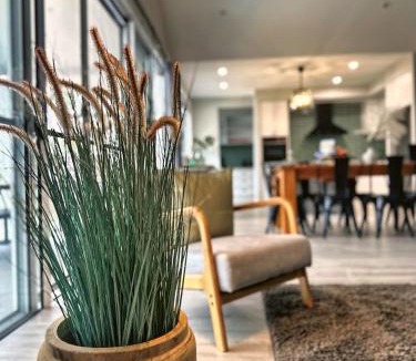 Muswellbrook House | Team Luxury Home for Short or Long Stays