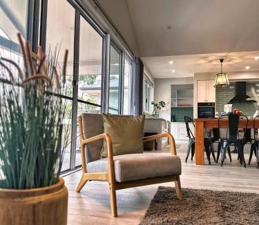 Muswellbrook House | Team Luxury Home for Short or Long Stays