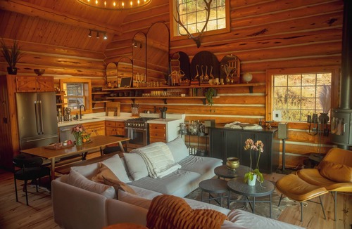 Cle Elum Cabin | Teanaway Pines: Riverfront Mountain Retreat