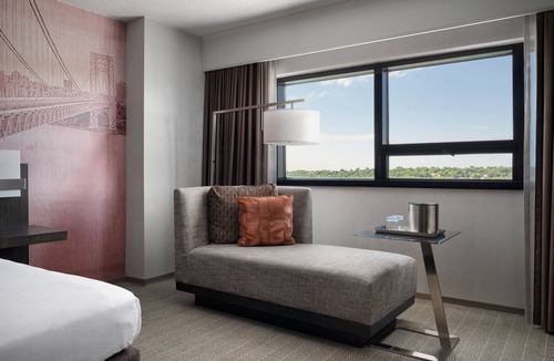 Teaneck Hotel | Teaneck Marriott at Glenpointe