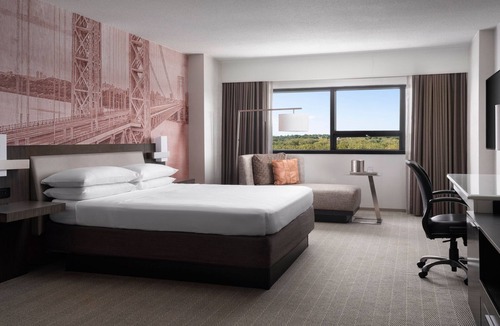 Teaneck Hotel | Teaneck Marriott at Glenpointe