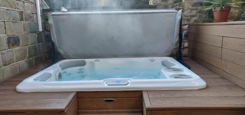 Knaresborough House | Teardrop Cottage