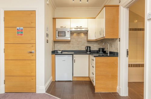 Richmond-upon-Thames Apartment | Teddington Lodge