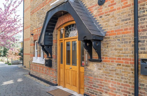 Richmond-upon-Thames Apartment | Teddington Lodge