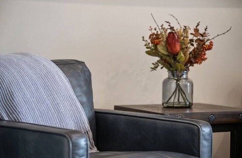 Manhattan Condo | Tee'd Up at Home Stay MHK