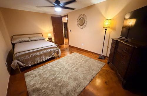 Mayfield Apartment | Tee Time Retreat - Mayfield, KY