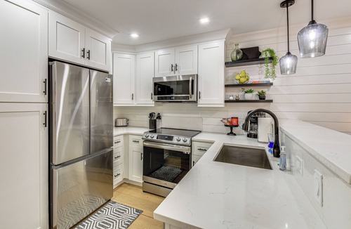 Salem Condo | Tee Times & Lake Days! Luxe Keowee Key Living