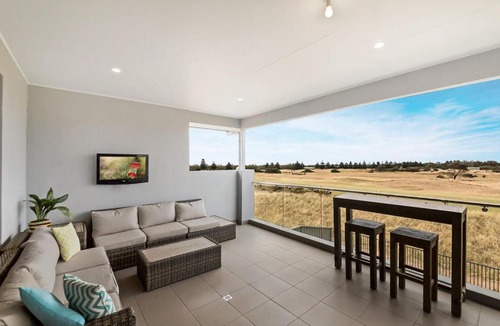 Normanville House | Tee Two on Troon - 21/30 Troon Drive