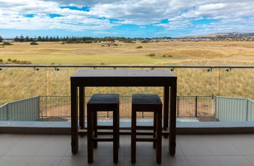 Normanville House | Tee Two on Troon - 21/30 Troon Drive