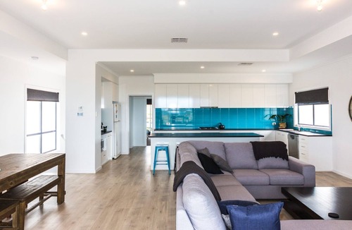 Normanville House | Tee Two on Troon - 21/30 Troon Drive