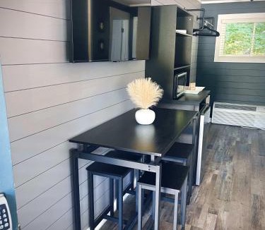 Roscommon Apartment | TeePee Room 10-Newly Renovated