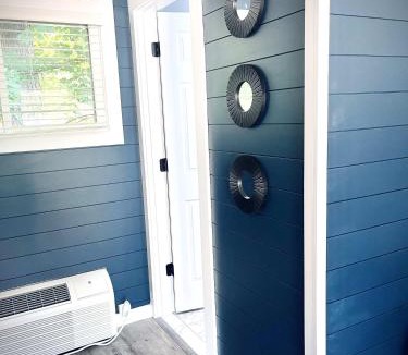 Roscommon Apartment | TeePee Room 10-Newly Renovated