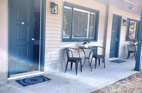 Roscommon Apartment | TeePee Room 10-Newly Renovated