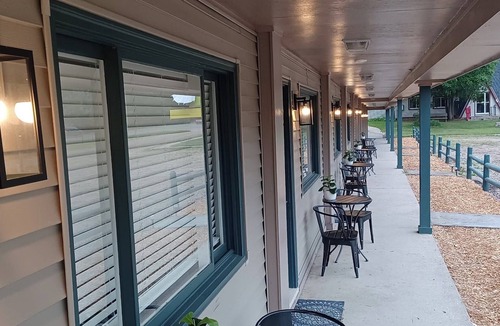 Roscommon Apartment | TeePee Room 7- Newly Renovated