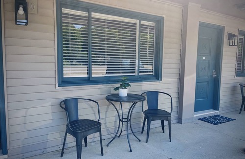 Roscommon Apartment | TeePee Room 7- Newly Renovated