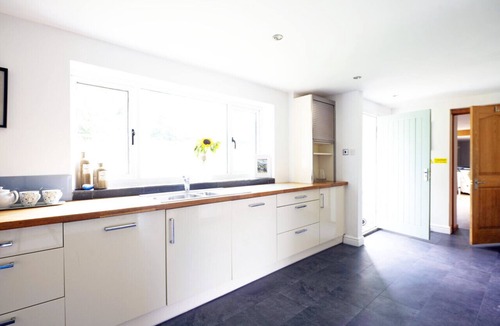 Pentrefelin House | Teilo Barn - 4 Bedrooms