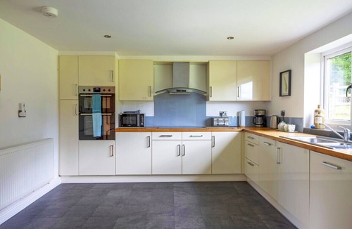 Pentrefelin House | Teilo Barn - 4 Bedrooms