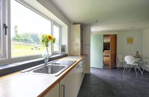 Pentrefelin House | Teilo Barn - 4 Bedrooms