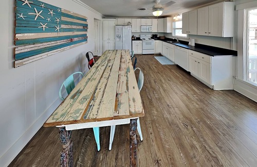 City-by-the Sea House | Tejas Tides | Canal Front, Boat Dock, Fishing!