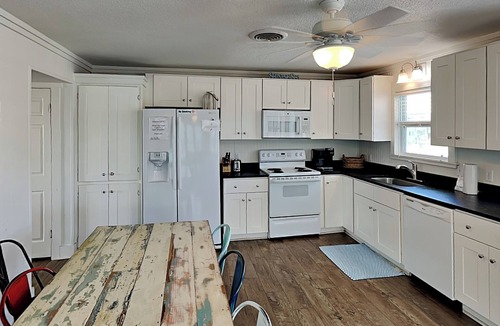 City-by-the Sea House | Tejas Tides | Canal Front, Boat Dock, Fishing!