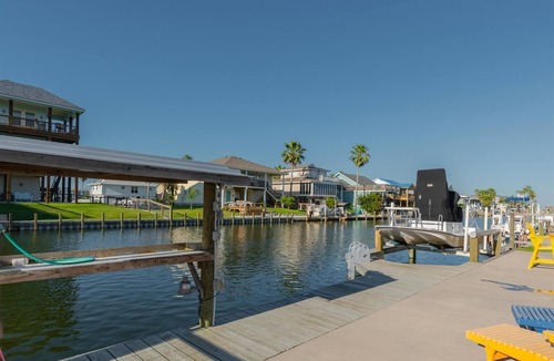 City-by-the Sea House | Tejas Tides | Canal Front, Boat Dock, Fishing!