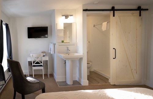 Baddeck Hotel | Telegraph House