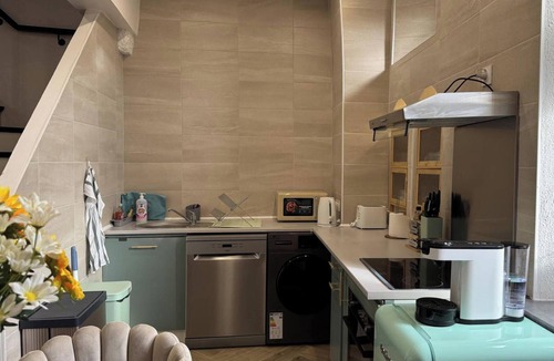 Chancelade Cottage | Templar Historic Cottage, Modern Comfort, Périgueux