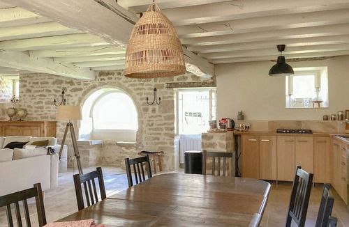 Quincerot House | Templar house with pool near Chablis