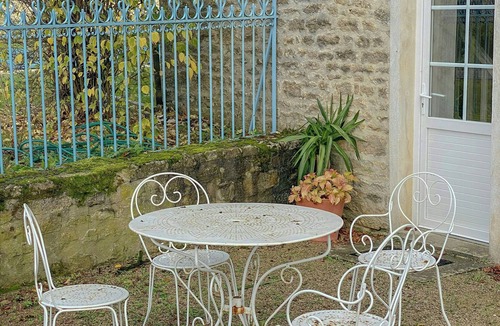 Quincerot House | Templar house with pool near Chablis