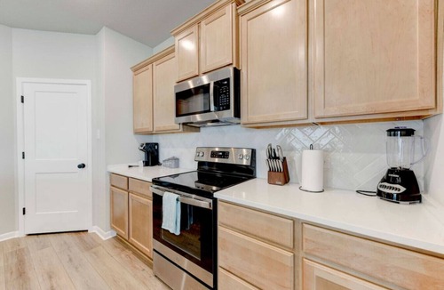 Temple House | Temple 3BR Home 4 Beds, Great