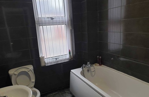 Leeds House | temporary house rent