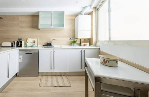 Montolivet Apartment | Temporary Housing with Incredible Views