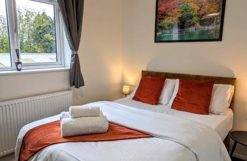 Telford House | Tempting Telford 4 bed house