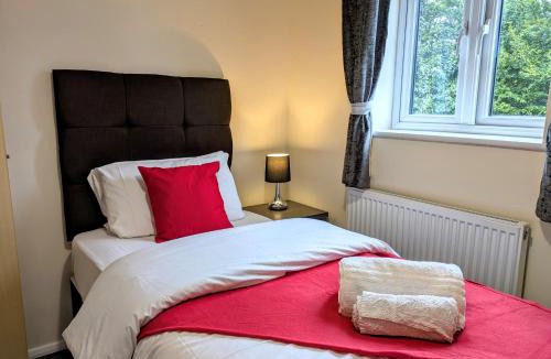 Telford House | Tempting Telford 4 bed house