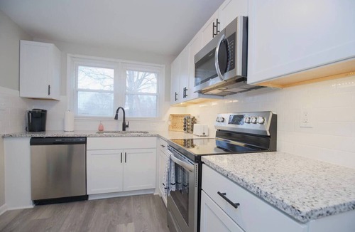 Overland Park Apartment | Ten blocks from Old Downtown Overland Park, KS